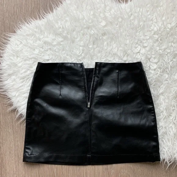 Vintage Faux Leather Mini Skirt - Picture 2 of 4